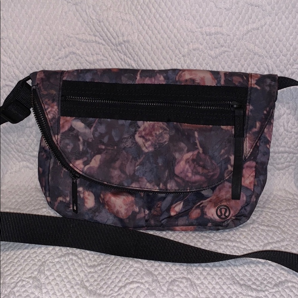 Lululemon floral print festival bag